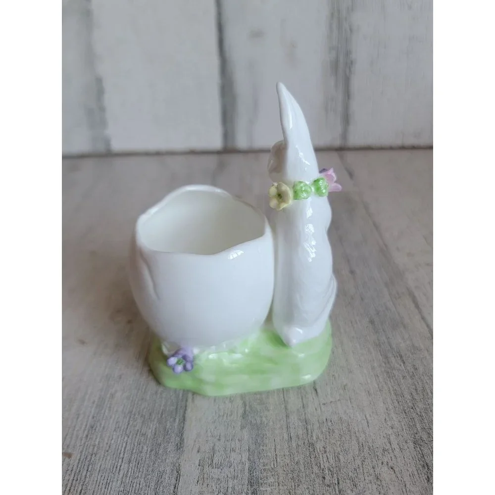 Ceramic white bunny Easter egg holder figure home decor‎